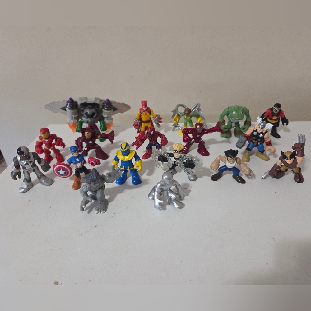 Marvel/DC Superhero Action Figure Set Of 18